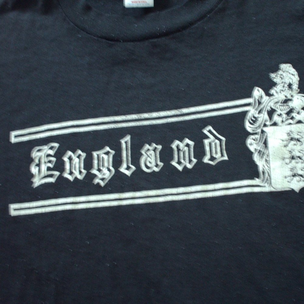 olde England print & crest tee printed on Jerzees.
